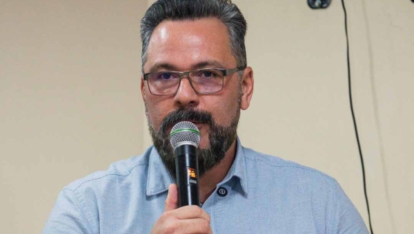 Depois de ter indicados exonerados por Gladson, Alan Rick posta mensagem que cita perseguição a Davi, personagem bíblico