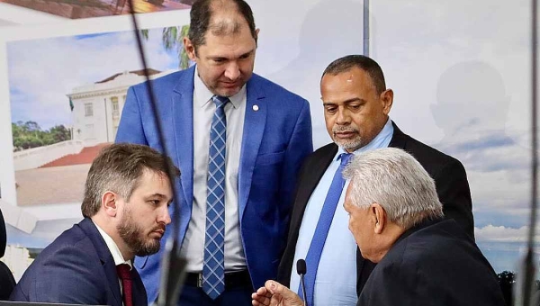 Câmara de Rio Branco rejeita convocação de Nabiha Bestene para esclarecer denúncias de assédio, porém convoca Paulo Machado