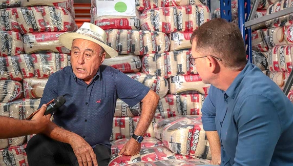 Com Bocalom, Alysson Bestene tem primeira agenda como secretário municipal de Educação em centro de armazenamento