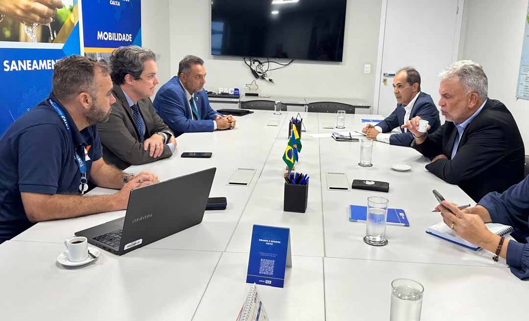 Petecão, Barbary e Zequinha Lima se reúnem com técnicos da CEF para agilizar a construção de casas populares