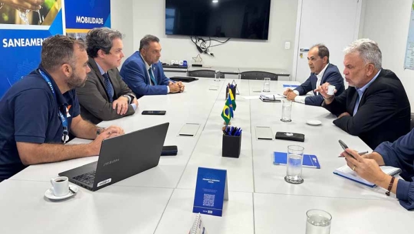 Petecão, Barbary e Zequinha Lima se reúnem com técnicos da CEF para agilizar a construção de casas populares