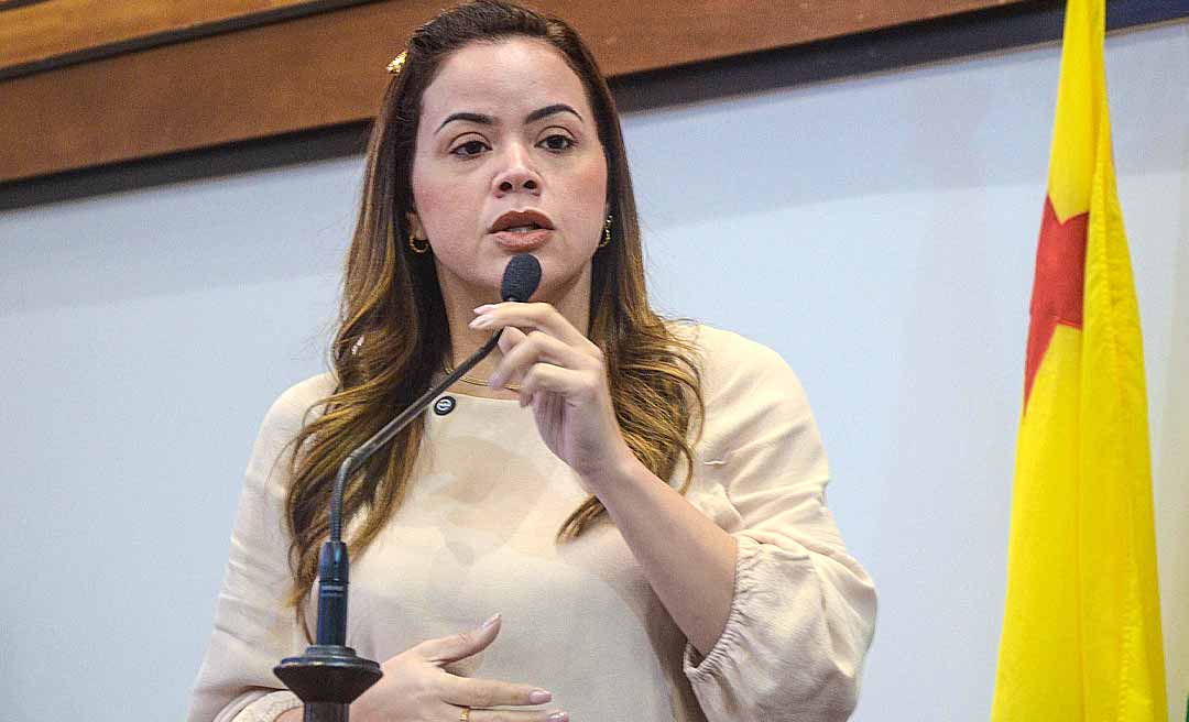 Michelle Melo aprova emenda que equipara premiações entre homens e mulheres no futebol acreano