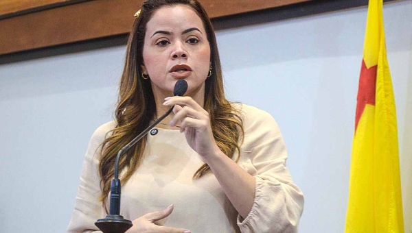 Michelle Melo aprova emenda que equipara premiações entre homens e mulheres no futebol acreano