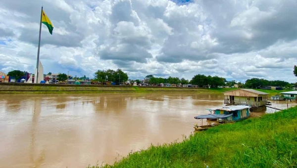 Rio Acre segue em elevação na Capital, mas ainda está abaixo da cota de alerta; manancial registrou 11,30 metros nesta sexta-feira