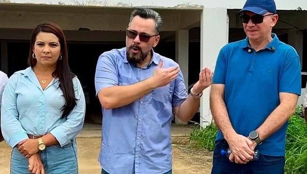 Ao lado de Gerlen, Alan Rick critica atraso de obras em Sena devido a Ptolomeu: “Isso nos entristece “profundamente”; Calixto rebate