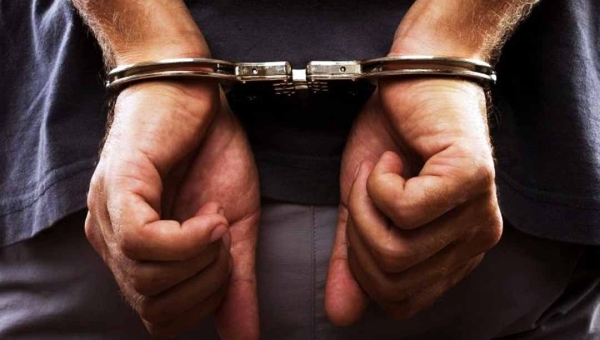 Homem é preso em flagrante pelas policias civil e militar ao tentar furtar unidade de saúde em Mâncio Lima