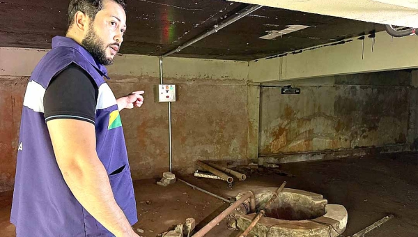 Jarude visita piscina do Armando Nogueira após revitalização superior a R$ 300 mil e encontra vazamentos e mais problemas: “Maquiagem malfeita”