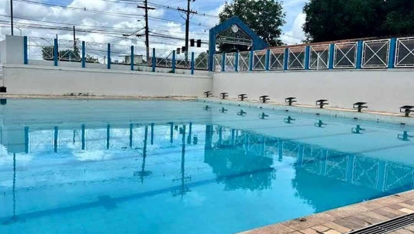 SEE abre inscrições para o projeto "Nadando para o Futuro" com aulas gratuitas de natação para alunos da rede estadual