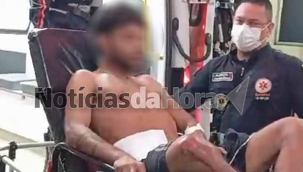 Homem em situação de rua é agredido a golpes de faca no Centro de Rio Branco, próximo ao Comando da Polícia Militar