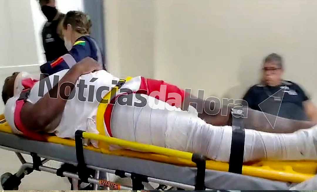 Motociclista fica ferido em colisão com carro em Rio Branco; condutor fez uma conversão proibida