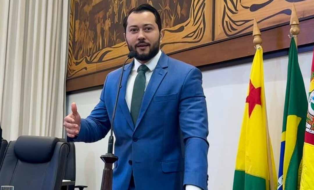 Jarude parabeniza secretaria por cardápio sem camarão, bacalhau e Pavlova: “Pelo visto, estamos mudando esse Governo”