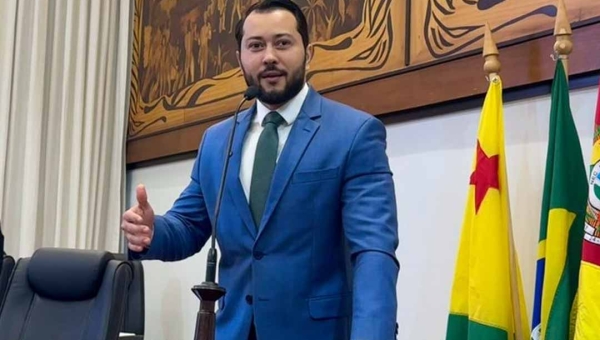 Jarude parabeniza secretaria por cardápio sem camarão, bacalhau e Pavlova: “Pelo visto, estamos mudando esse Governo”