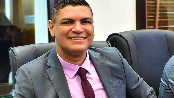 Deputado Tio Pablo solicita reforma de escola na zona rural de Sena Madureira e anuncia ação de saúde no Iaco