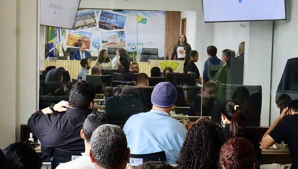 “Tribuna Popular”: Candidatos aprovados em concurso da Educação na Capital cobram convocação da gestão municipal