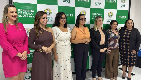 A convite da secretária Márdhia El-Shawwa, deputada Michelle Melo discute políticas para as mulheres