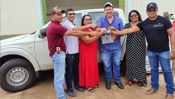 STTR de Brasiléia recebe caminhonete viabilizada por emenda do ex-deputado Léo de Brito