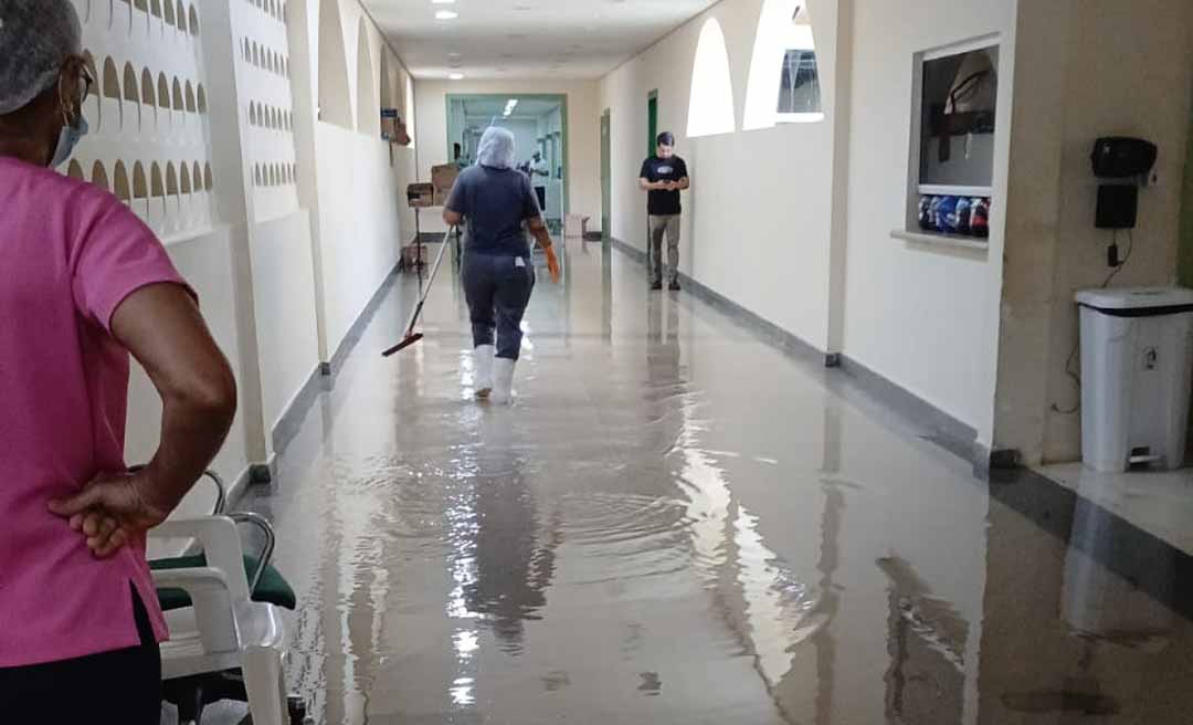 Chuva alaga corredores e salas da Fundação Hospital do Acre nesta sexta-feira