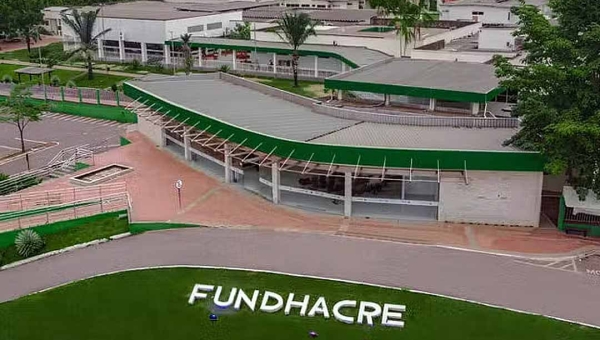 Após chuva invadir salas e corredores da Fundhacre, sindicato vê “riscos de contaminação” e cobra Sesacre