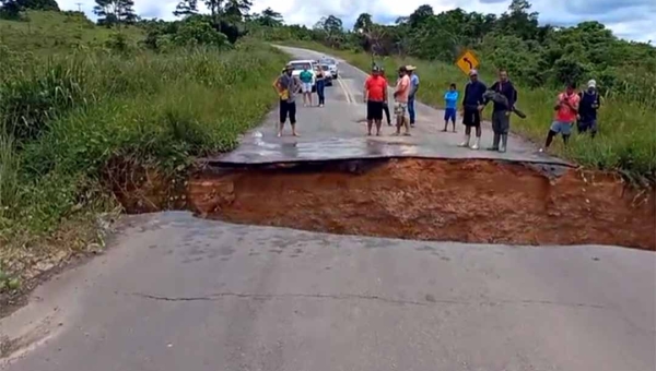 Chuva causa rompimento na BR-364 em Tarauacá e deixa o Juruá isolado