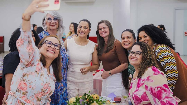 Vice-governadora Mailza Assis prestigia encontro de mais de 200 pastoras no lançamento da Ameacre Mulher