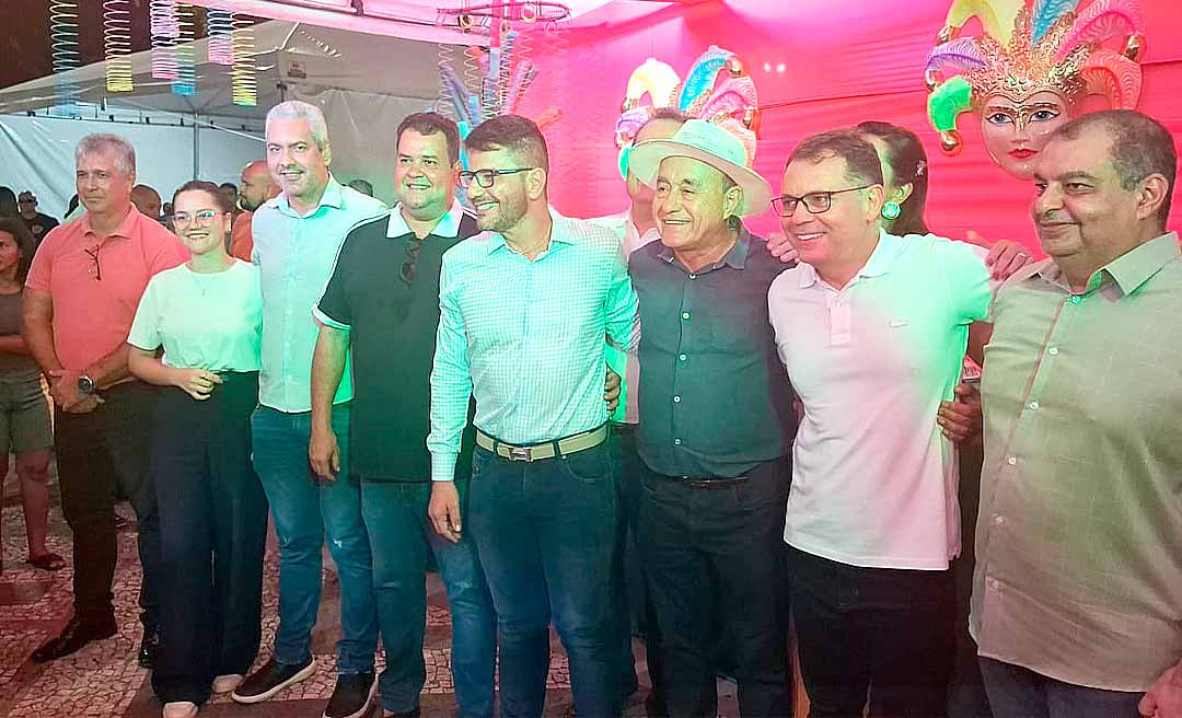 Gladson e Bocalom visitam espaço do carnaval na Getúlio Vargas, e prefeito diz: “A vida não é feita só de trabalho”