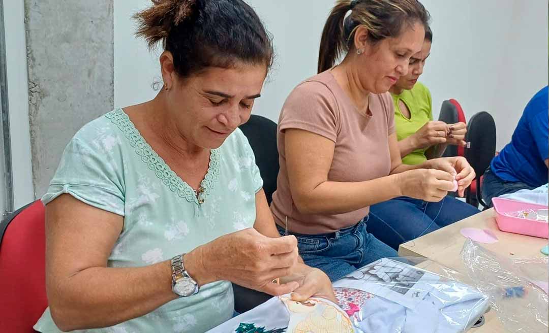 Com entrega de certificados, Semulher realiza aula de encerramento do curso livre de customização de camisetas 