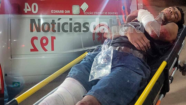 Homem é espancado por populares após assaltar mulher próximo a ponte Metálica, em Rio Branco