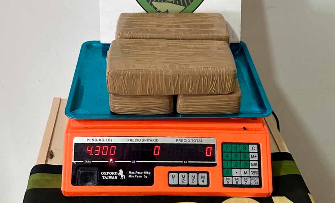 Gefron apreende cocaína avaliada em R$ 129 mil e prende mulher por tráfico de drogas no Quinari