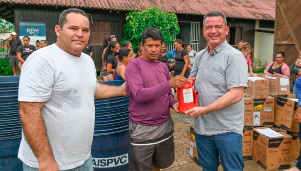 André Vale entrega R$ 500 mil em equipamentos agrícolas para comunidades rurais de Cruzeiro do Sul