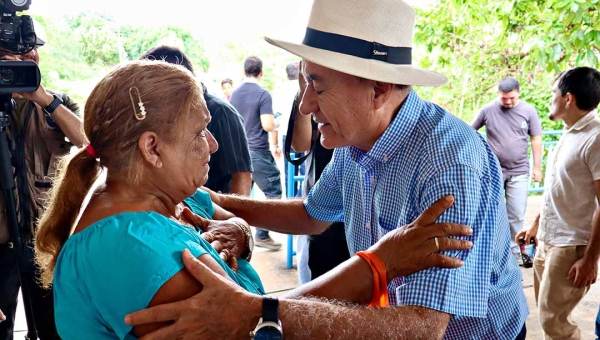 Mulher que perdeu filha e neta em tragédia agradece Bocalom por entregar passarela entre os bairros Ayrton Senna e Aeroporto Velho