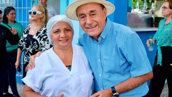 Bocalom inaugura deck de alimentação na Praça da Revolução durante o Carnaval da Família: “Nosso centro precisa ser restabelecido”