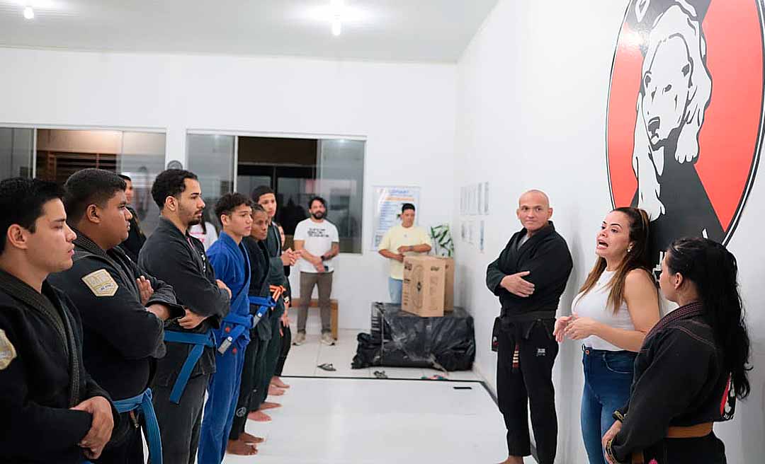 Deputada Dra. Michelle Melo entrega Materiais Esportivos a Jovens Atletas de Jiu-Jítsu