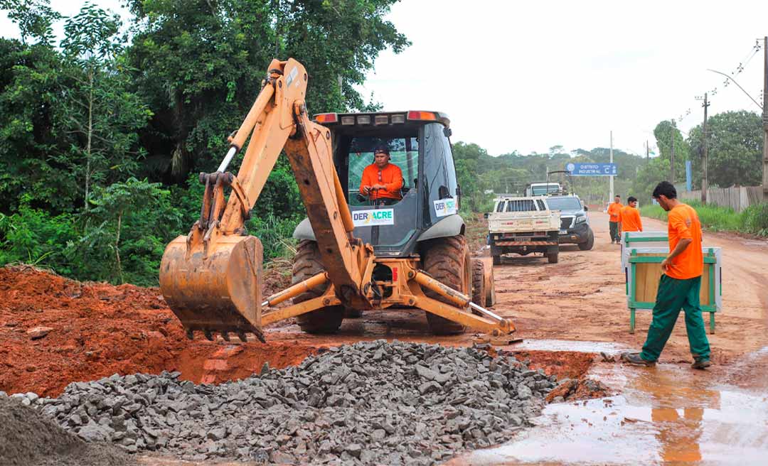 Avenida Sabiá recebe 7 km de reparos com trabalho do Deracre e recursos próprios do Estado