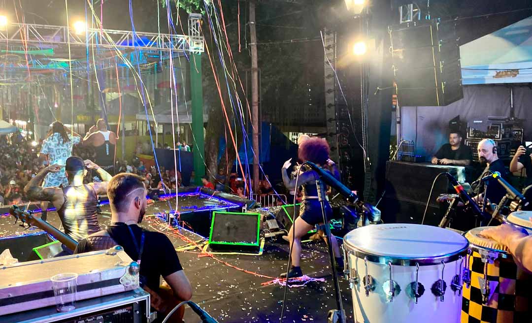 Banda Tchakabum anima primeira noite do Carnaval da Família em Rio Branco