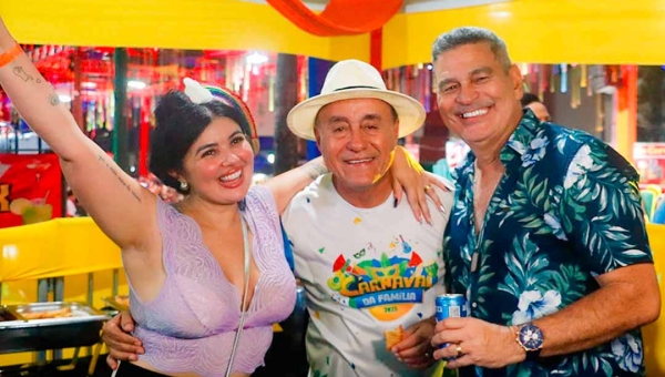 Prefeito Tião Bocalom prestigia segunda noite do Carnaval da Família e é recebido com carinho pelo público