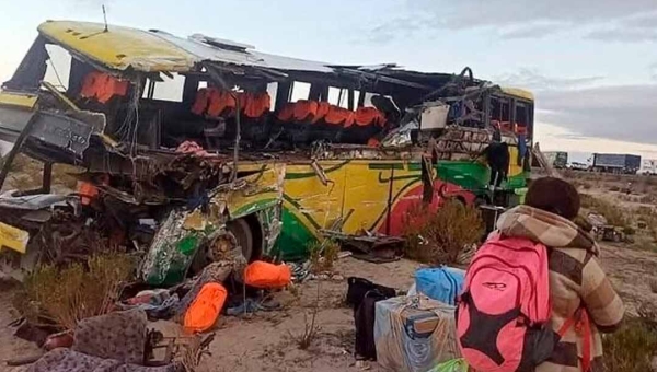 Batida entre dois ônibus deixa mais de 30 mortos na Bolívia