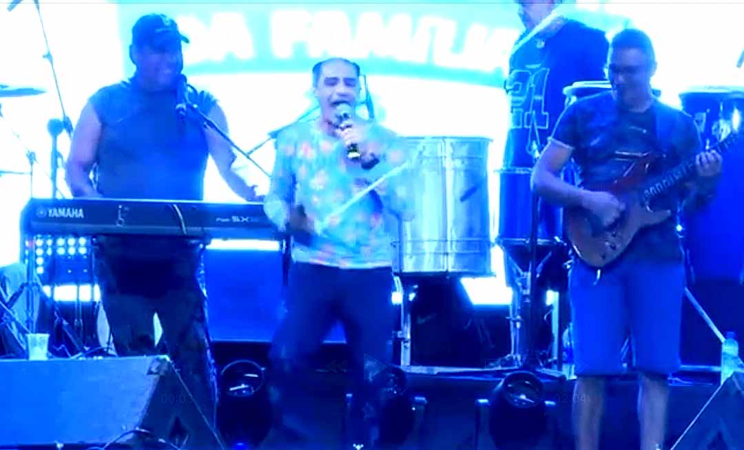 Radialista e cantor Ivan de Carvalho agita quarta noite do Carnaval da Família na Capital acreana com o Bregalypson
