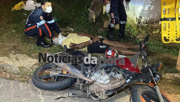 Colisão entre motos deixa dois homens feridos no cruzamento das ruas Hugo Carneiro e João 23, no bairro Bosque