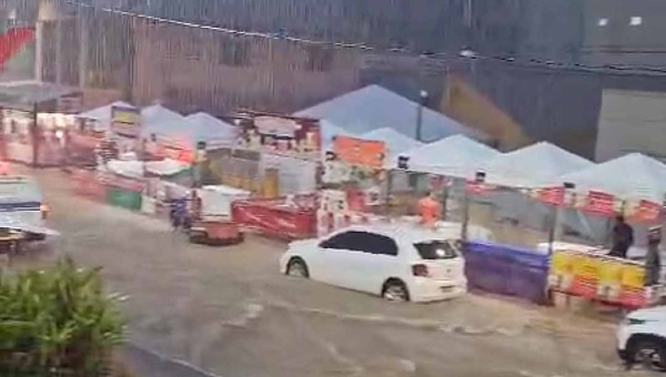 Forte chuva alaga ruas e causa prejuízos em Cruzeiro do Sul