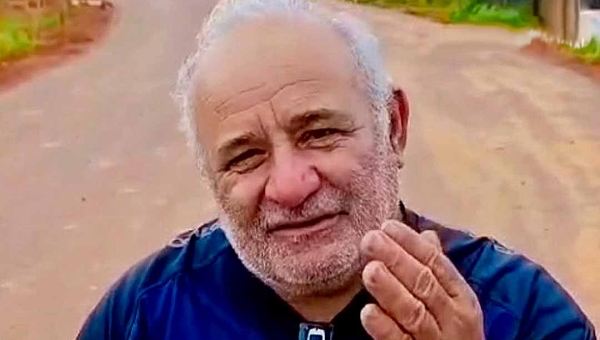 Cadeirante comemora asfalto em rua do Parque dos Buritis e agradece prefeito Bocalom: “Andando no asfalto tá vocês, eu tô voando!”