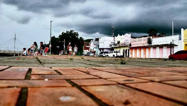 “Perigo potencial": Inmet emite alerta de chuvas intensas no Acre na quinta-feira, com ventos de até 60 km/h