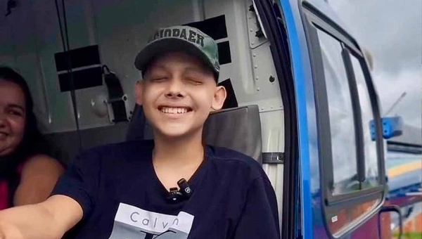 Menino de 12 anos, paciente da Unacon, realiza sonho de voar de helicóptero com ajuda do Ciopaer