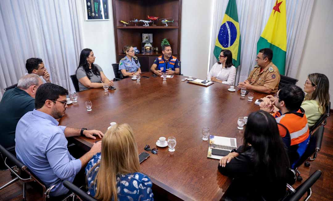 Diante das cheias dos rios, governo do Acre debate plano de ação de enfrentamento às enchentes no estado