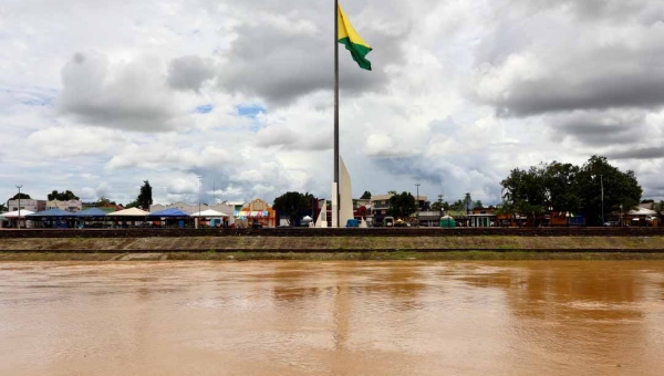 Rio Acre ultrapassa 12 metros na Capital e Inmet emite alerta para chuvas intensas em todo Estado