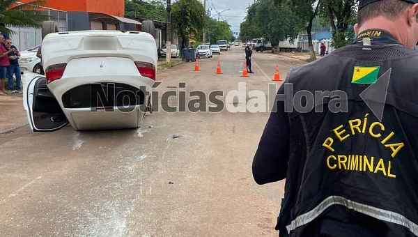 Motorista fica ferida após capotamento na Avenida Sobral, em Rio Branco; condutora estava com CNH vencida