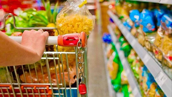 Custo da cesta básica no Acre sobe 9,79% em três meses, aponta Fecomércio; banana e café lideram o ranking