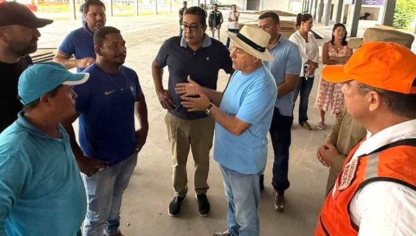“Todas as nossas equipes estão a postos", diz Bocalom durante visita a estrutura de acolhimento no Parque de Exposições