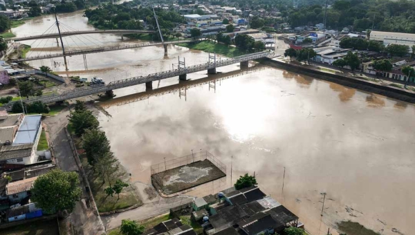 Com o Rio Acre próximo do transbordamento em Rio Branco, governo do Acre reforça monitoramento