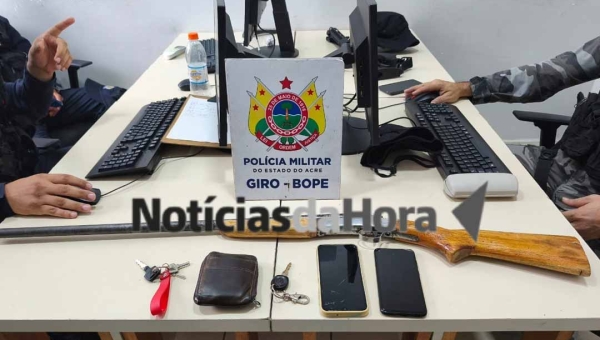 GIRO prende homem com arma de fogo em motocicleta na BR-364, em Rio Branco