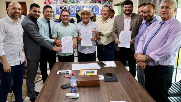 Prefeito Bocalom assina decreto nomeando 508 aprovados em concursos da Saúde e Educação